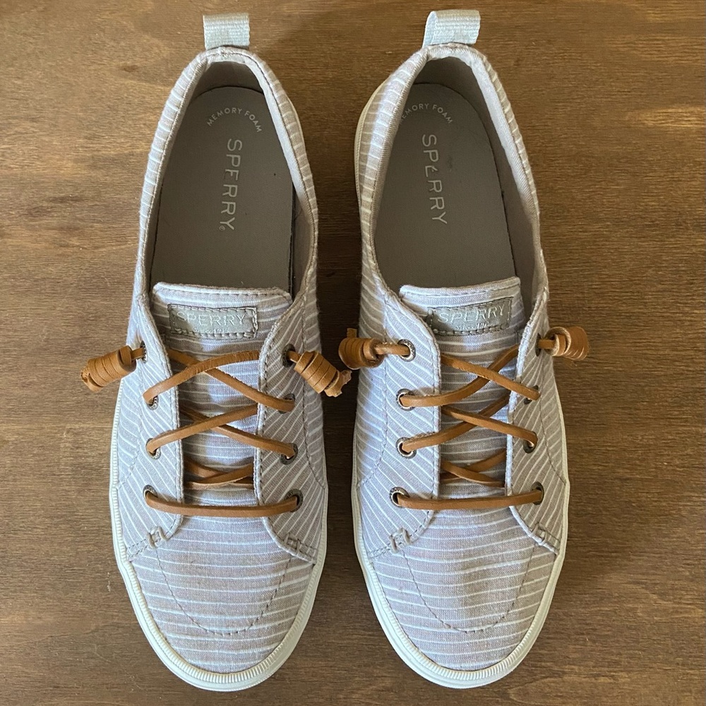 Ladies canvas sneakers